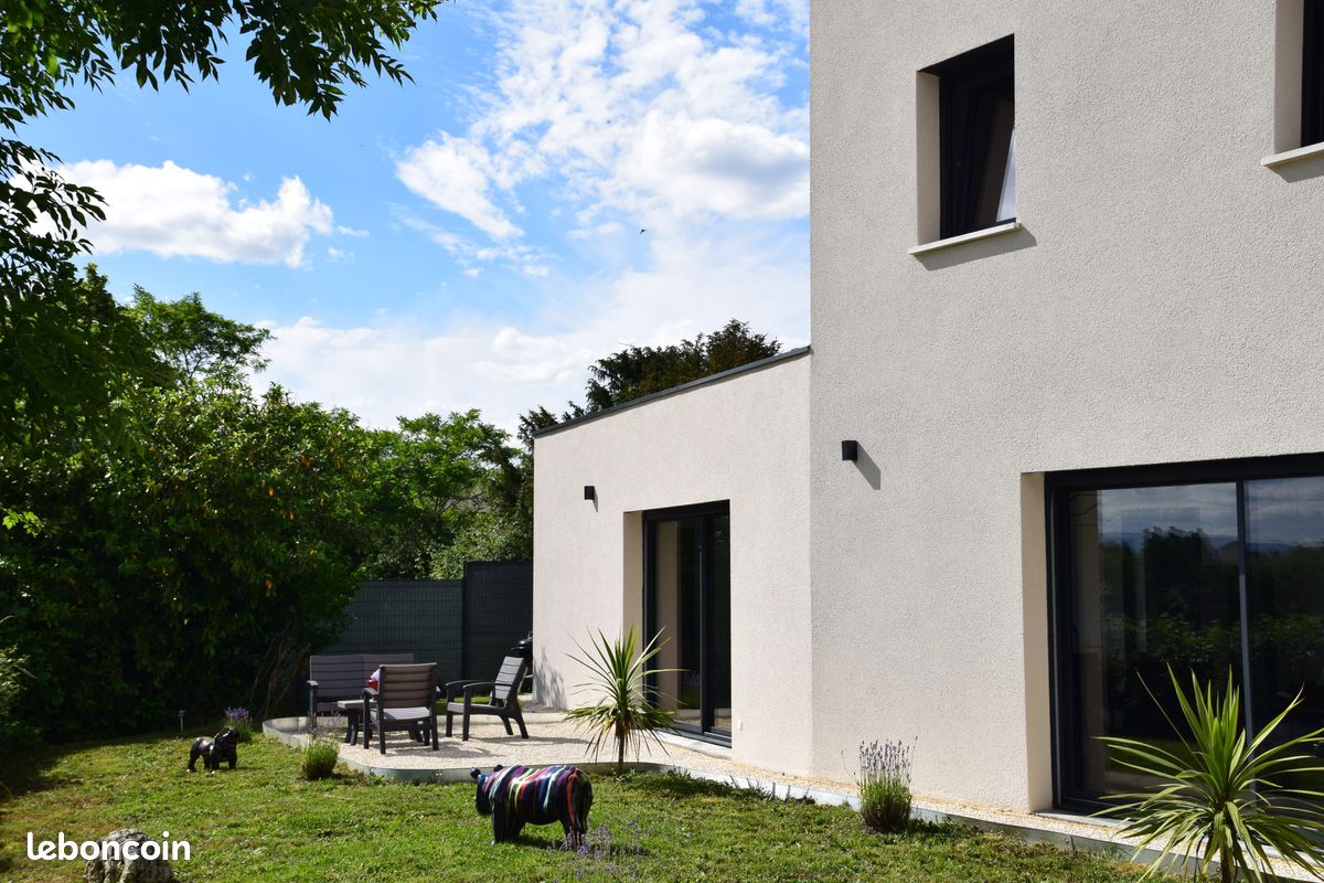 Maison 6 pièces 136 m² · à Saint-Just-Saint-Rambert · 136 m² · 549 000 €