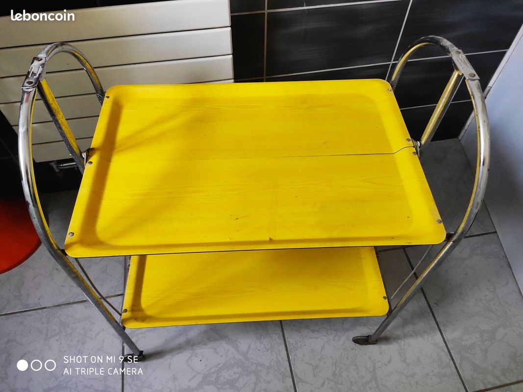 Desserte pliable en deux a roulettes (image 2)
