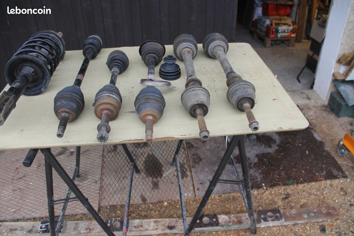 1 lot de 6 cardans différents et une suspension avant de voiture -  Équipement auto