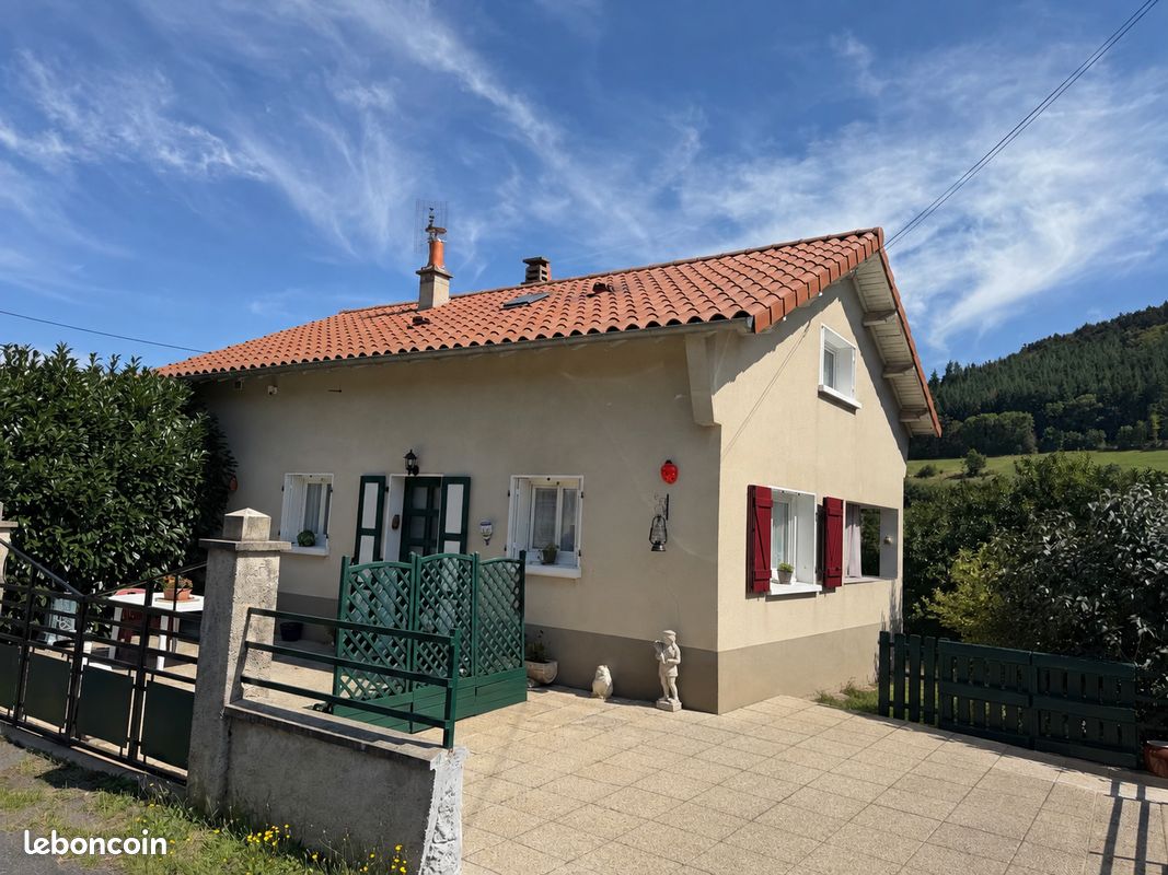 Maison 4 pièces 100 m² · à Allègre · 100 m² · 163 000 €