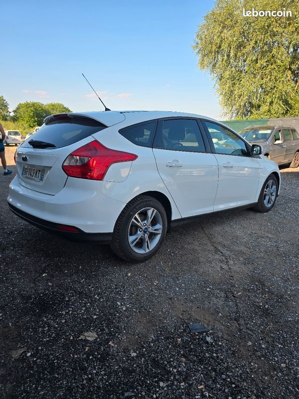 Ford Focus III Phase 1 diesel 1.6tdci 95ch année 2014 (image 2)