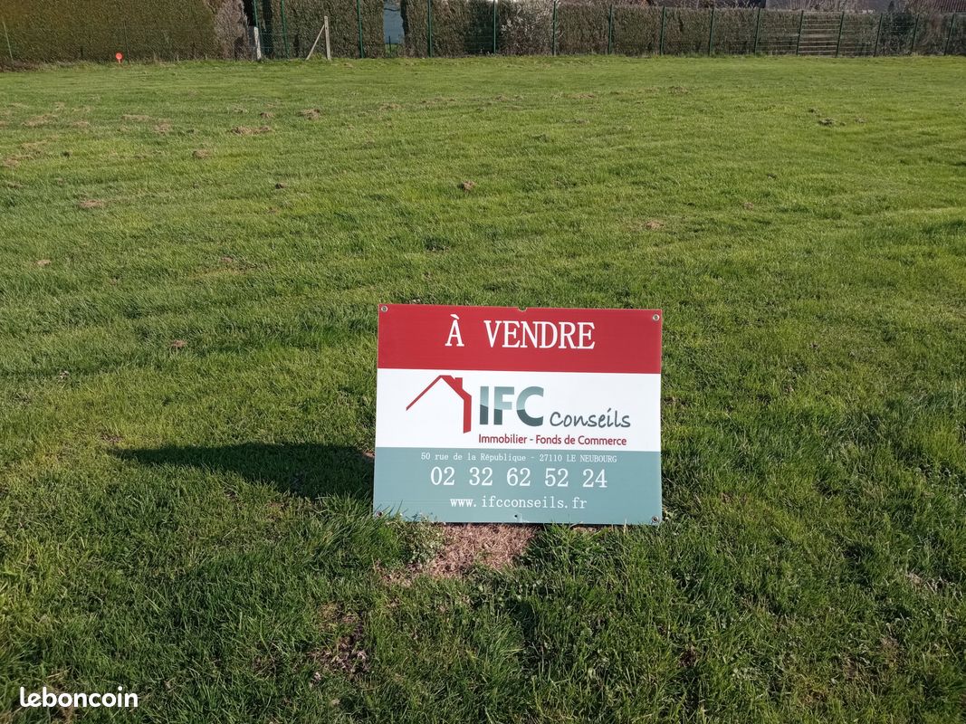 Terrain 1562 m² · à Crosville-la-Vieille · 1 562 m² · 87 500 €