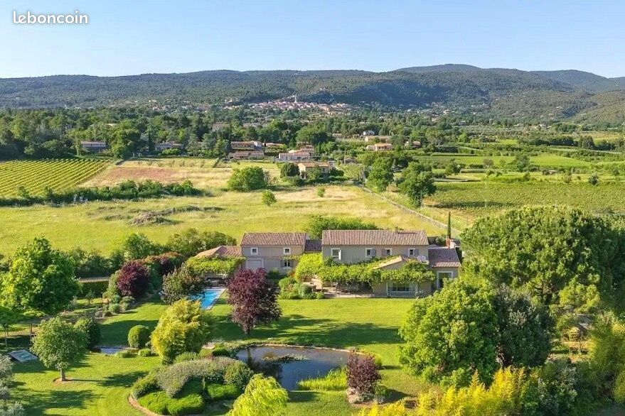 Maison 14 pièces 447 m² · à Saint-Saturnin-lès-Apt · 447 m² · 2 200 000 €