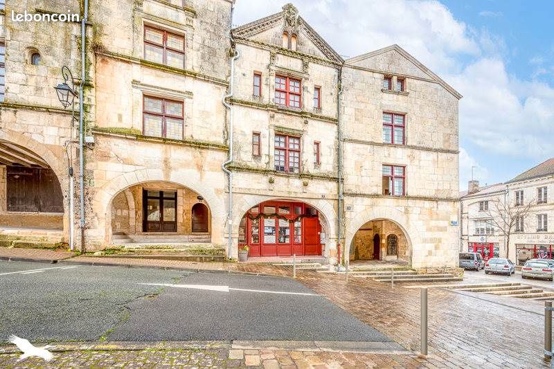 Immeuble 160 m² · à Fontenay-le-Comte · 160 m² · 210 400 €