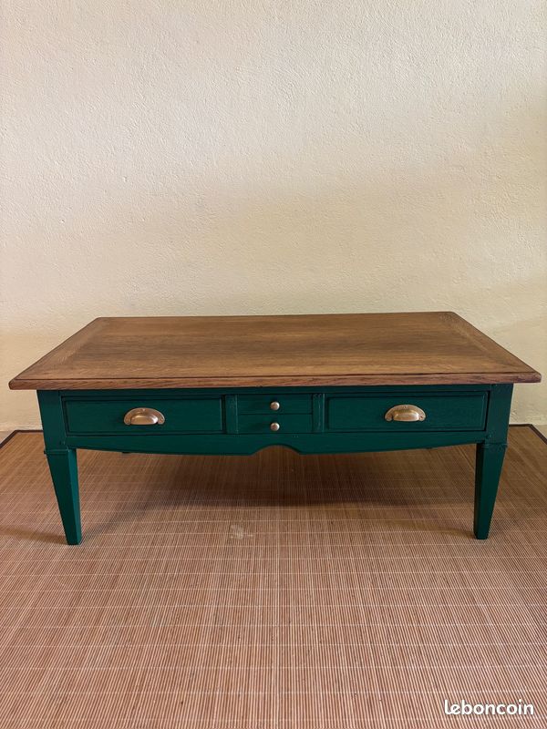 Table basse en bois massif rénovée – Plateau bois brut & vert basque (image 5)