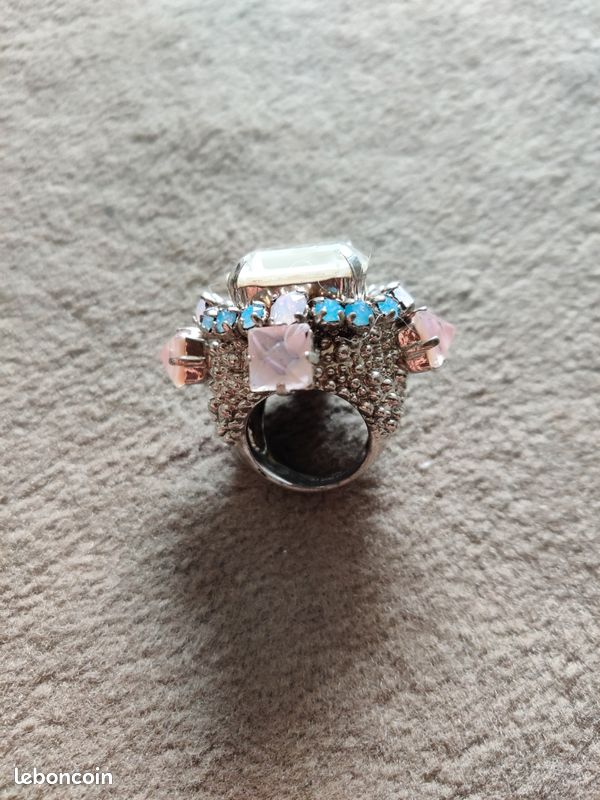 Bague fantaisie marque On aura tout vu (image 1)