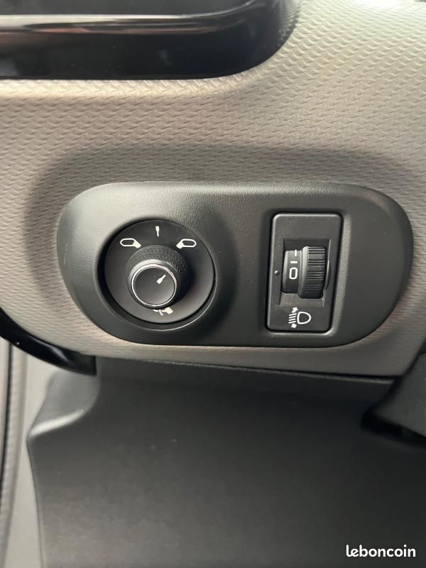 Citroën C4 Cactus BlueHDi 120 S&S EAT6 Shine (image 25)