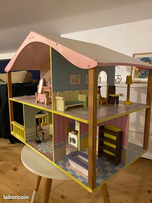 Maison de poupée en bois (image 1)