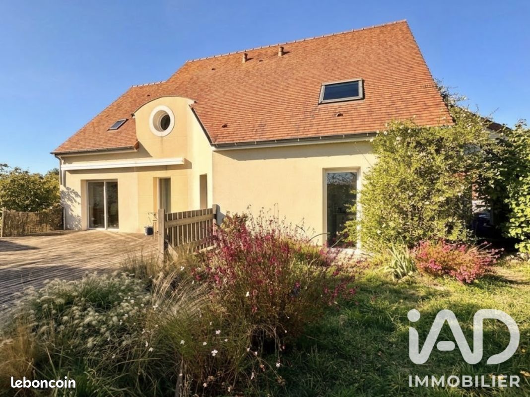 Maison 6 pièces 155 m² · à Mont-près-Chambord · 155 m² · 335 000 €