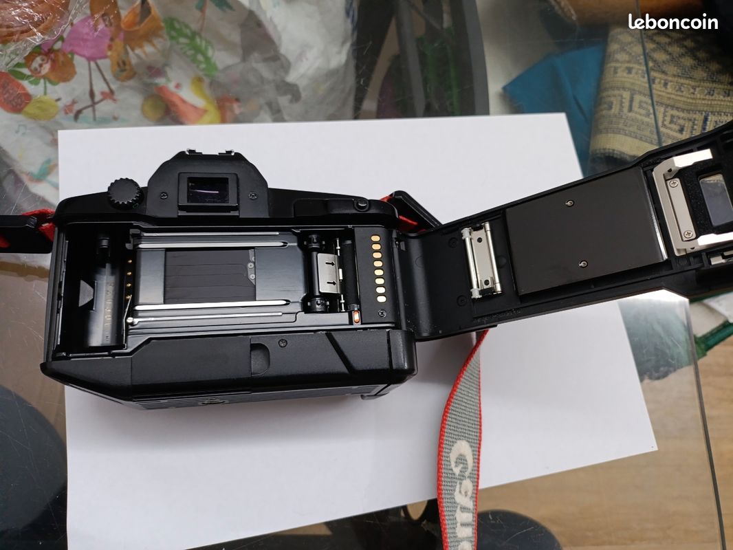 Boitier argentique Canon EOS 650 et son flash Canon - Photo, audio & vidéo Boitier argentique Canon EOS 650 et son flash Canon - Photo, audio & vidéo