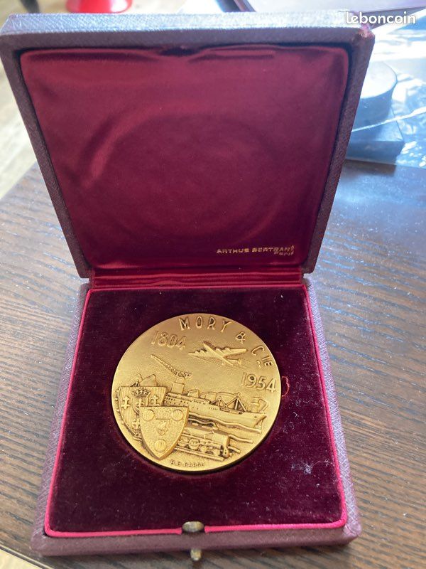 Médaille En Bronze Offert Par Le Journal - Signée Arthus Bertrand