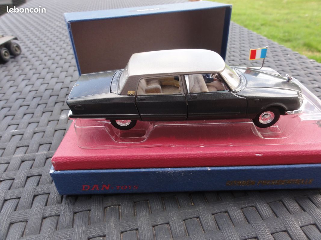 M42 DAN Toys 217 - CITROEN DS 21 Chapron Présidentielle grise 1:43
