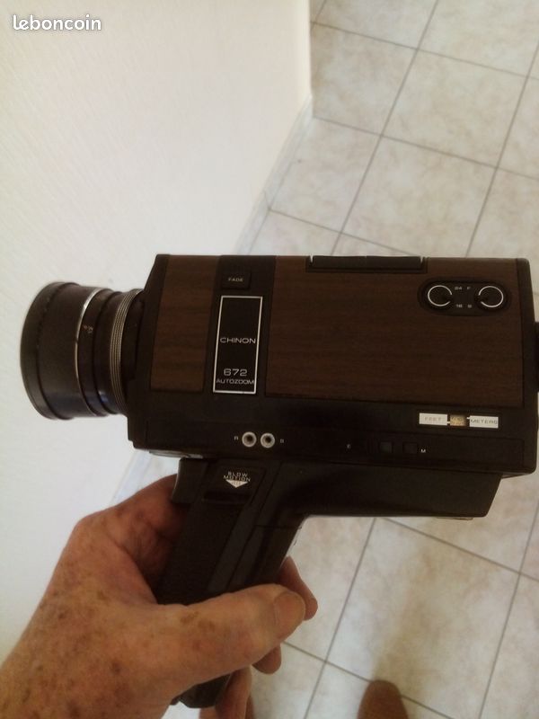 Matériels vintages de film super 8mm CAMERA CHINON 672, PROJECTEUR MAGNON ECRAN MOBILE, ETC (image 2)