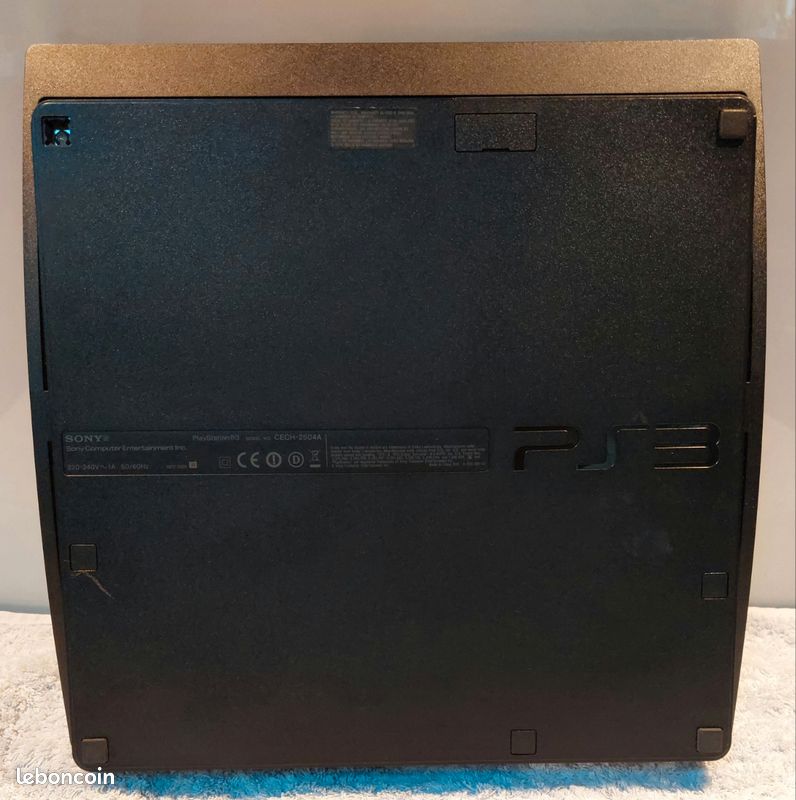 PS3 très bon état + 2 manettes + 8 jeux – Testée (image 4)