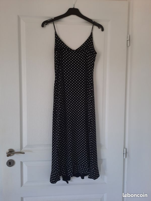 Robe noire à pois blancs (image 2)