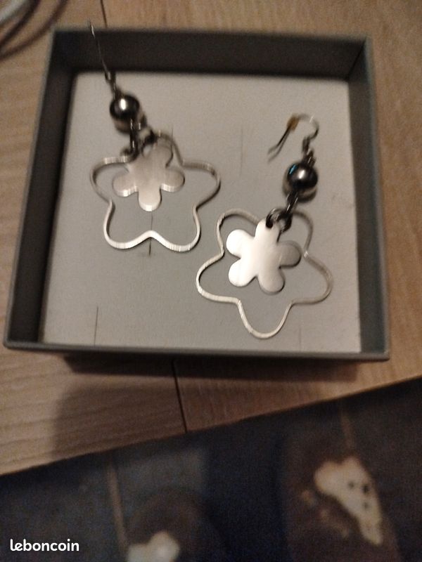 Pendentif fleur Cleor (image 2)