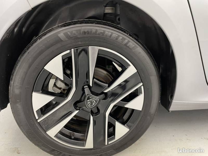 Peugeot 208 100 S&S BVM6 Allure (image 19)