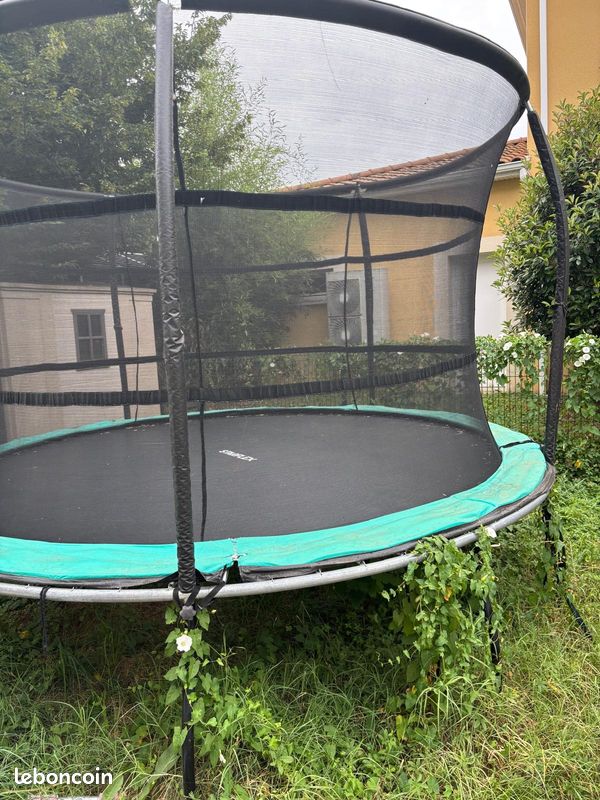 Trampoline (image 1)