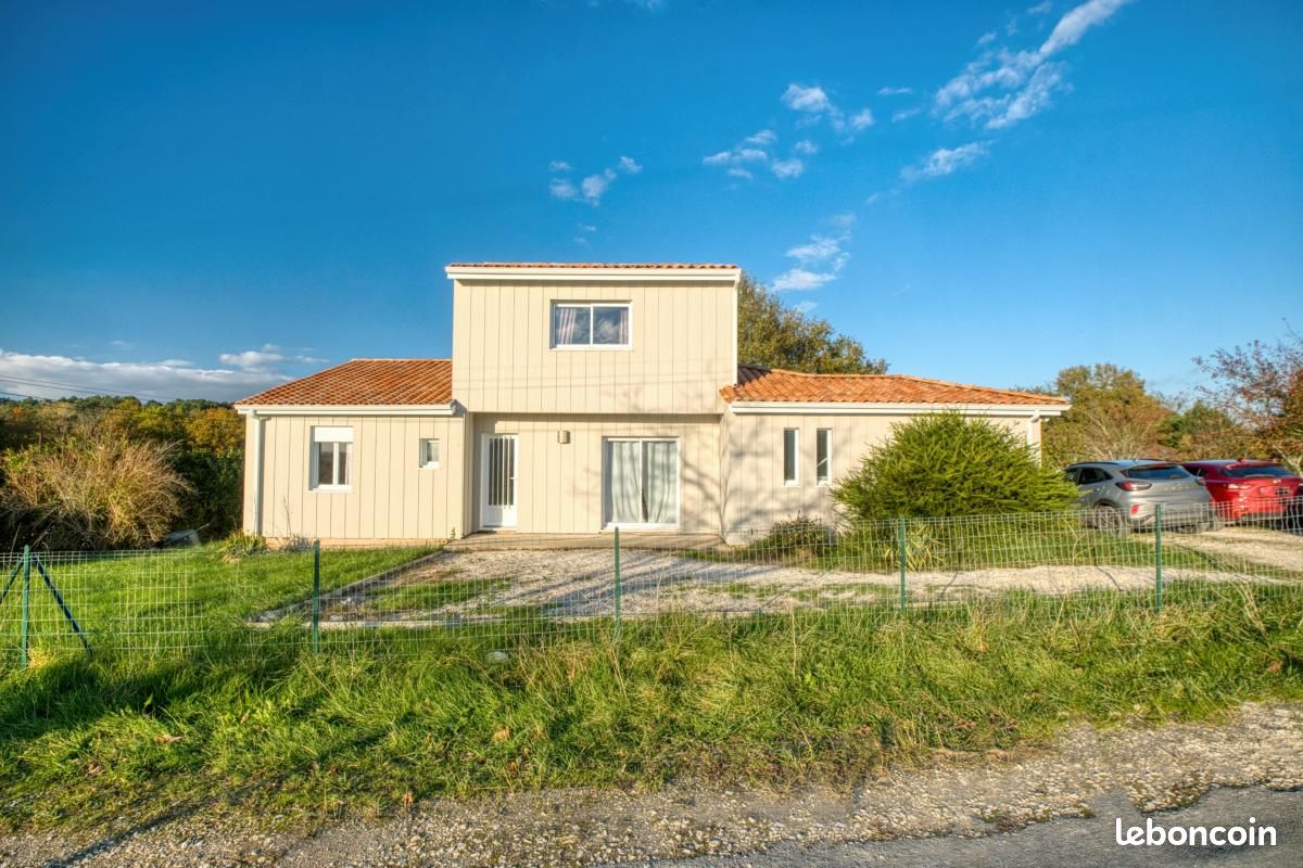 Maison 6 pièces 117 m² · à Biras · 117 m² · 209 000 €