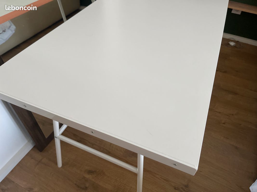Table blanche (image 1)