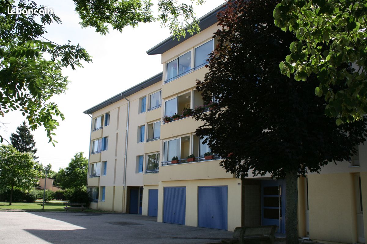 Appartement 4 pièces 85 m² · à Saint-Étienne-du-Bois · 85 m² · 864 €/mois