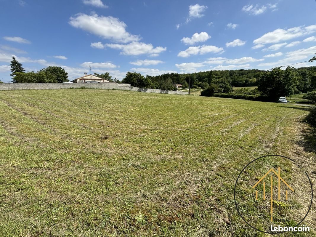 Terrain 970 m² · à Châteauneuf-sur-Charente · 970 m² · 34 100 €