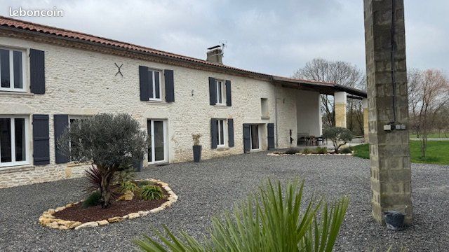Maison 7 pièces 240 m²