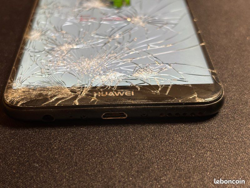 Téléphone Huawei HS En Panne - Écran Cassé / Bloqué - 64 Go - Noir - Pour Pièces Ou Réparation