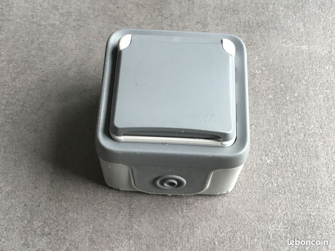 Prise étanche 2P+T 16A Legrand plexo (image 4)