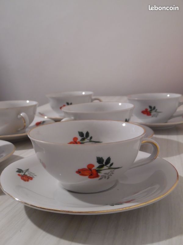 Ensemble 6 Tasses Café + Soucoupes Bords Dorés BAVARIA Roses Rouges en bouton Vintage (image 1)