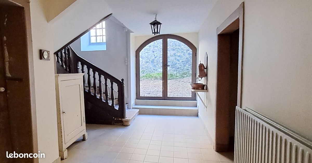 Maison 6 pièces 220 m² · à Confolens · 220 m² · 136 000 €