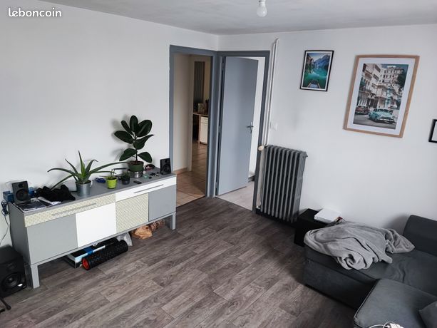 Appartement T2 à louer non meublé 42 m² . Eau et chauffage compris - CHAVAGNE