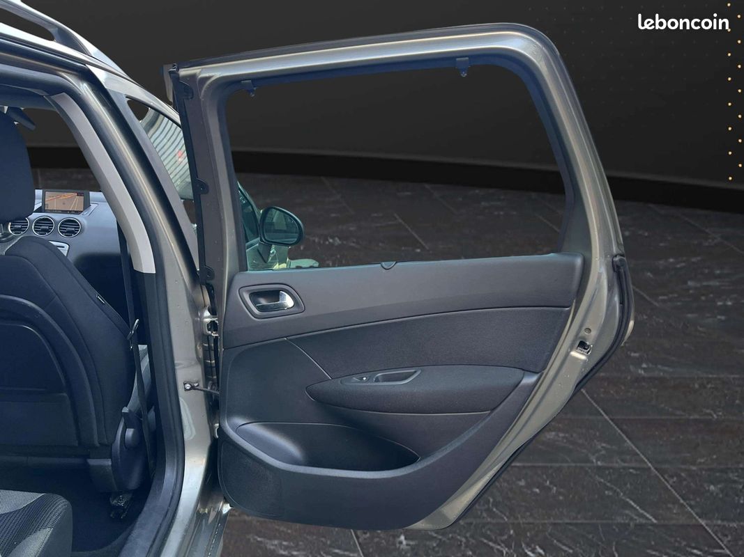 Peugeot 308 SW 1.6 E-HDI112 FAP FAMILY (image 19)