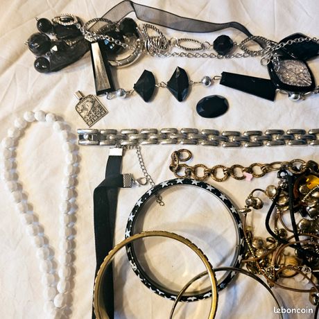 Gros Lot De Bijoux Vintages Et Récents à Porter, Détourner Ou Restaurer - Perles Et Laiton, Occasion