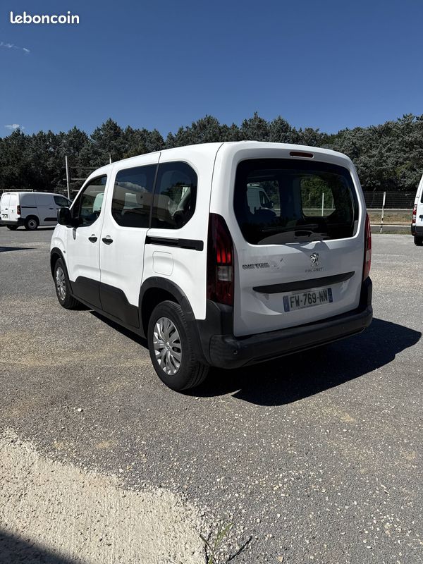 Peugeot Rifter 1.2 PureTech 110ch S&S Stand Pack 2021 (image 4)