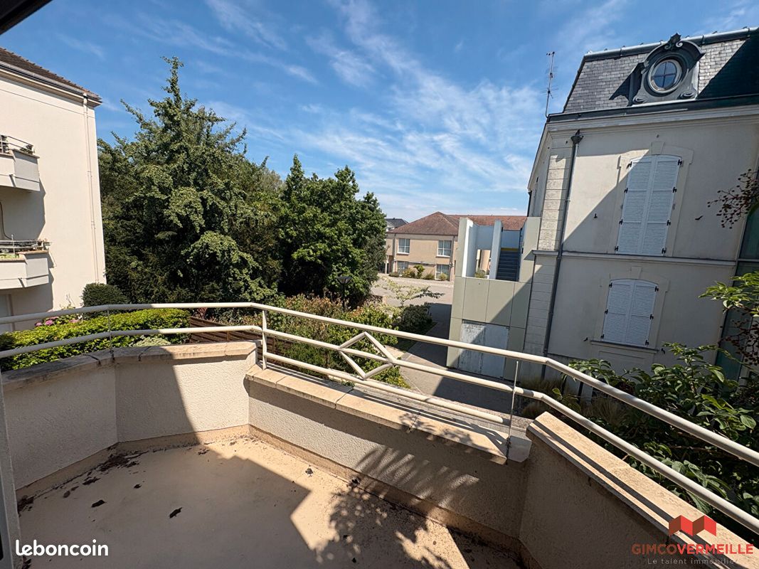 Appartement 2 pièces 33 m² · à Voisins-le-Bretonneux · 33 m² · 850 €/mois