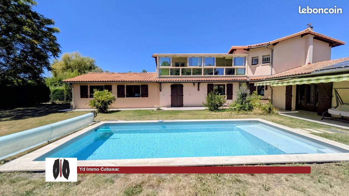 Maison 6 pièces 230 m² · à Saint-Morillon · 230 m² · 450 000 €