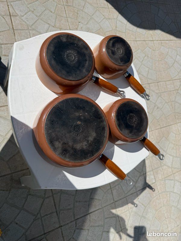 Ancienne poêle Le Creuset n°16 avec 2 becs verseurs Ancienne poêle Le Creuset n°16 avec 2 becs verseurs