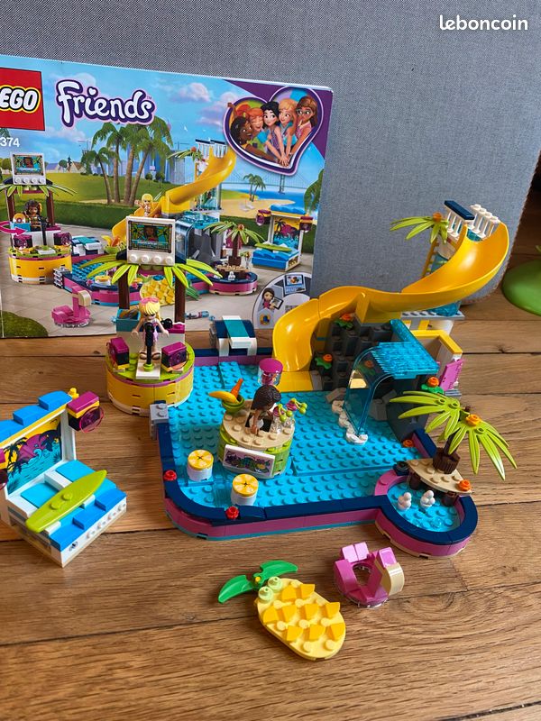 La soirée piscine d'Andréa LEGO FRIENDS 41374 (image 1)