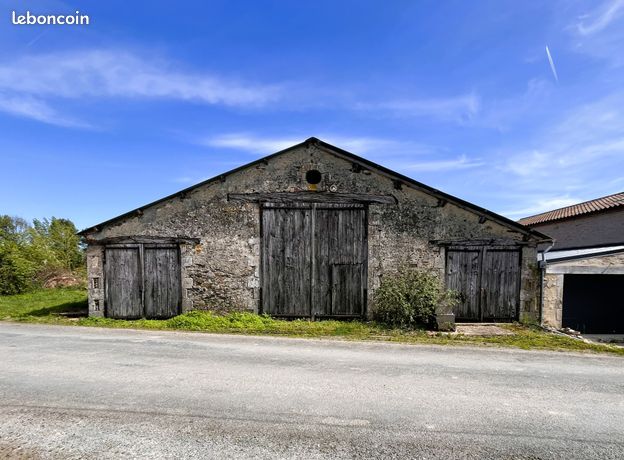 Grange 1 pièce 150 m²