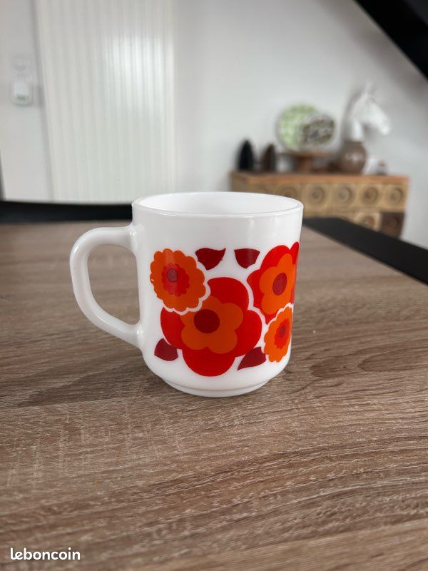 Tasse à Café Vintage Arcopal – Décor Fleurs Orange – Années 70 – Superbe état