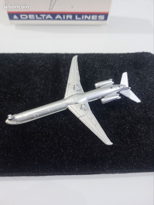 EcoGrowth – Avion Miniature Delta US – 15 Cm – Die-cast – Métal + Plastique – Collection Et Décoration – Cadeau