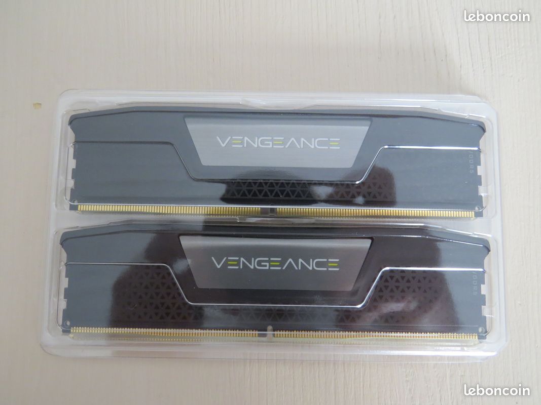 Kit DDR RAM 32Go (2x16Go) CORSAIR VENGEANCE (image 2)