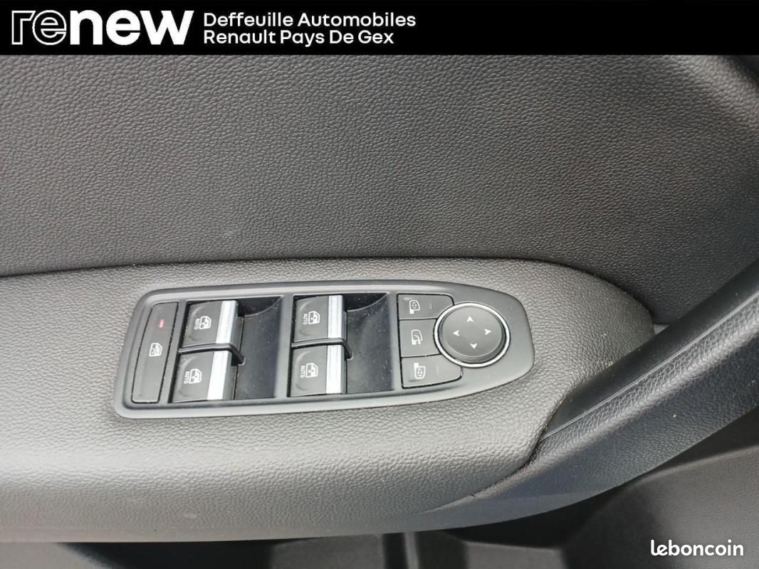 Renault Captur E-Tech Plug-in 160 Intens (image 7)