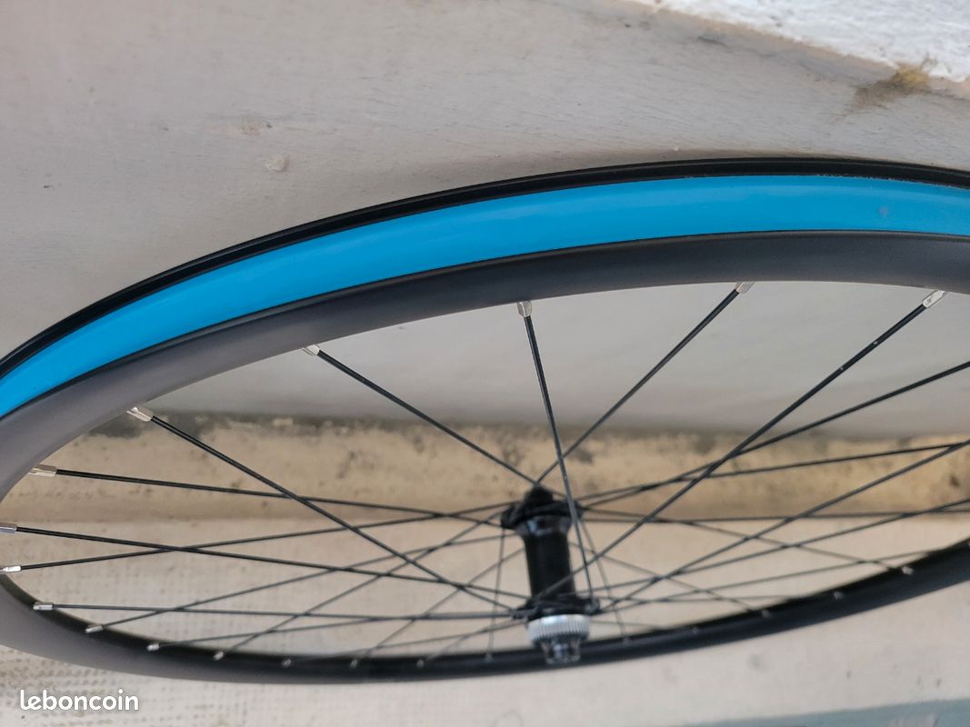 Chaises tubulaires vintage 80 jaune (série de 8