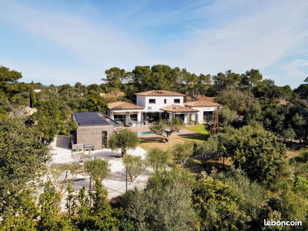 Maison 7 pièces 220 m² · à Nîmes · 220 m² · 1 200 000 €