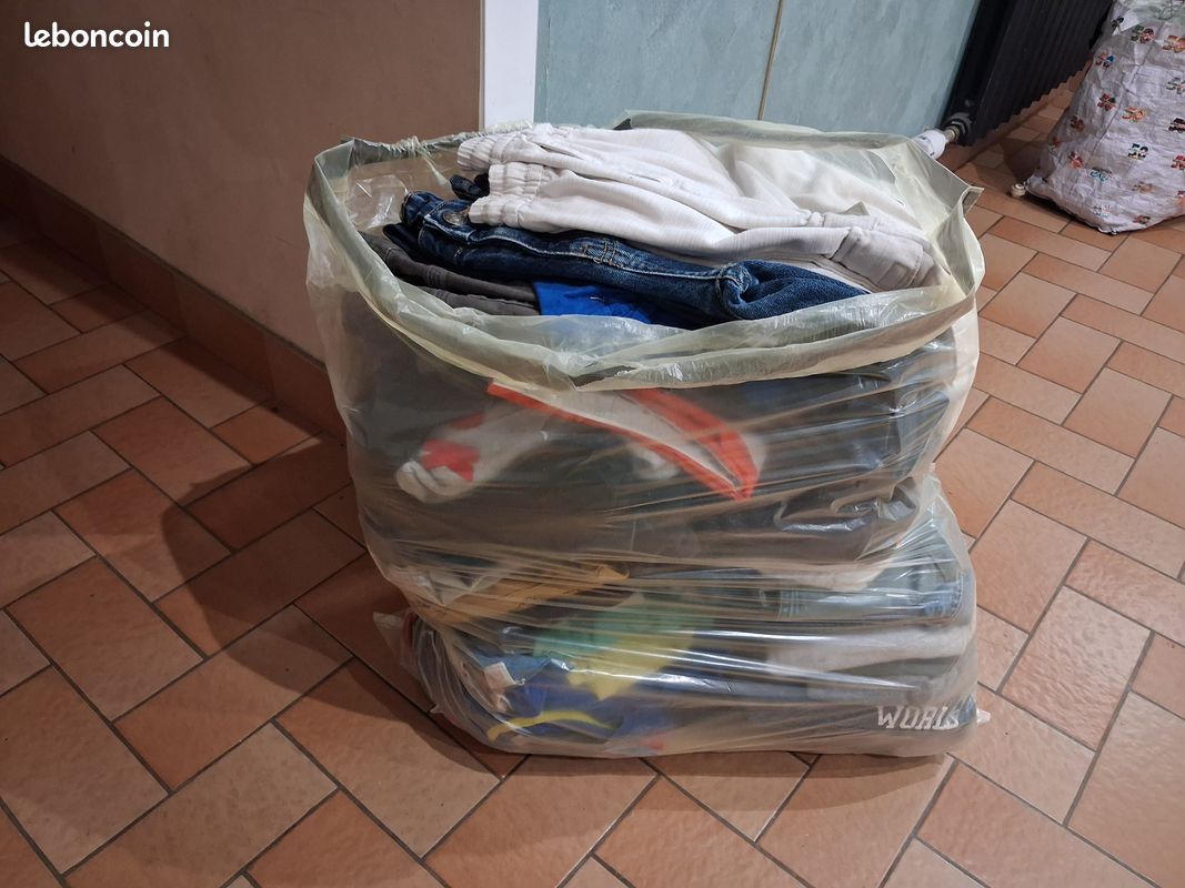 Sac vêtements 8/10 ans garçon (image 1)