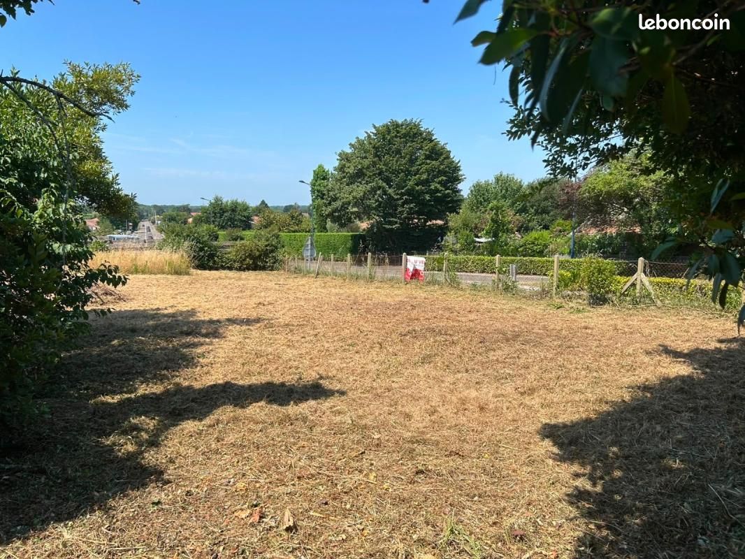 Terrain 650 m² Saint Lon Les Mines · à Saint-Lon-les-Mines · 82 000 €