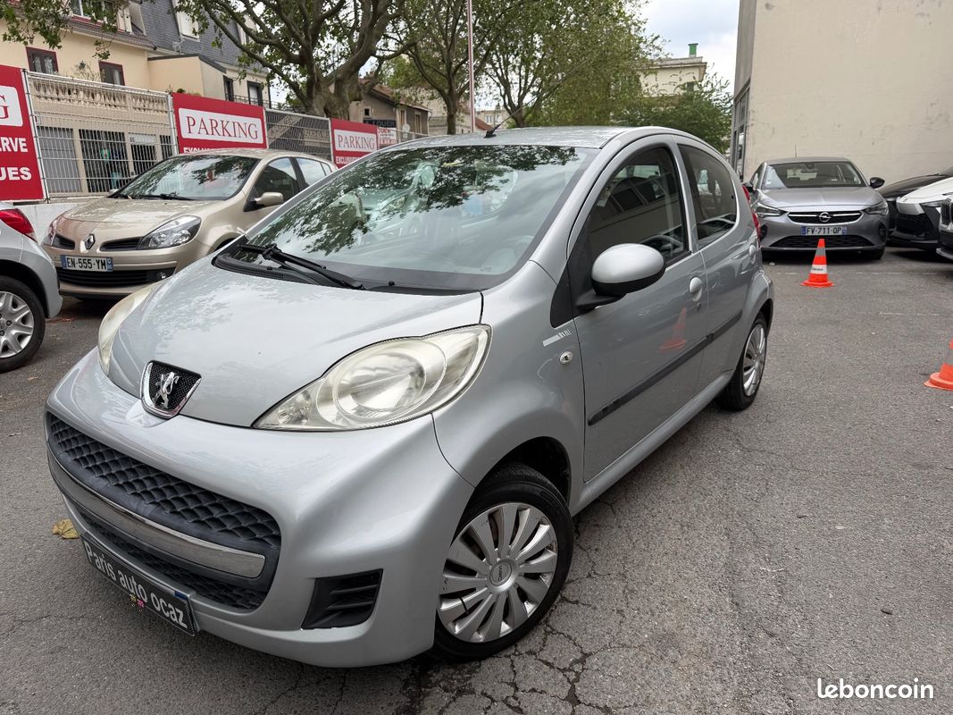 PEUGEOT 107 1.0e 12V 68ch BLUE LION Automatique (image 1)