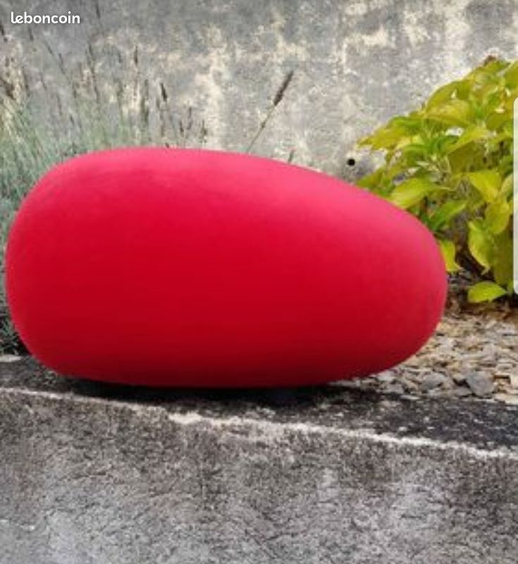 Siège pouf velours rouge (image 1)